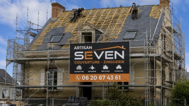 Travaux de couverture sur une toiture